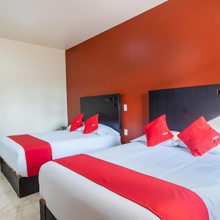 Oyo Hotel Emperadores Inn, Атліско Екстер'єр фото