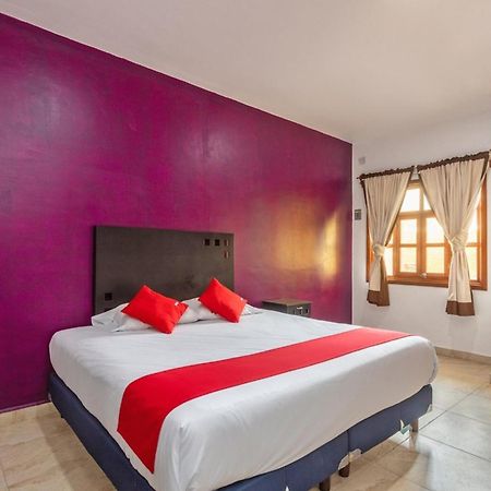 Oyo Hotel Emperadores Inn, Атліско Екстер'єр фото