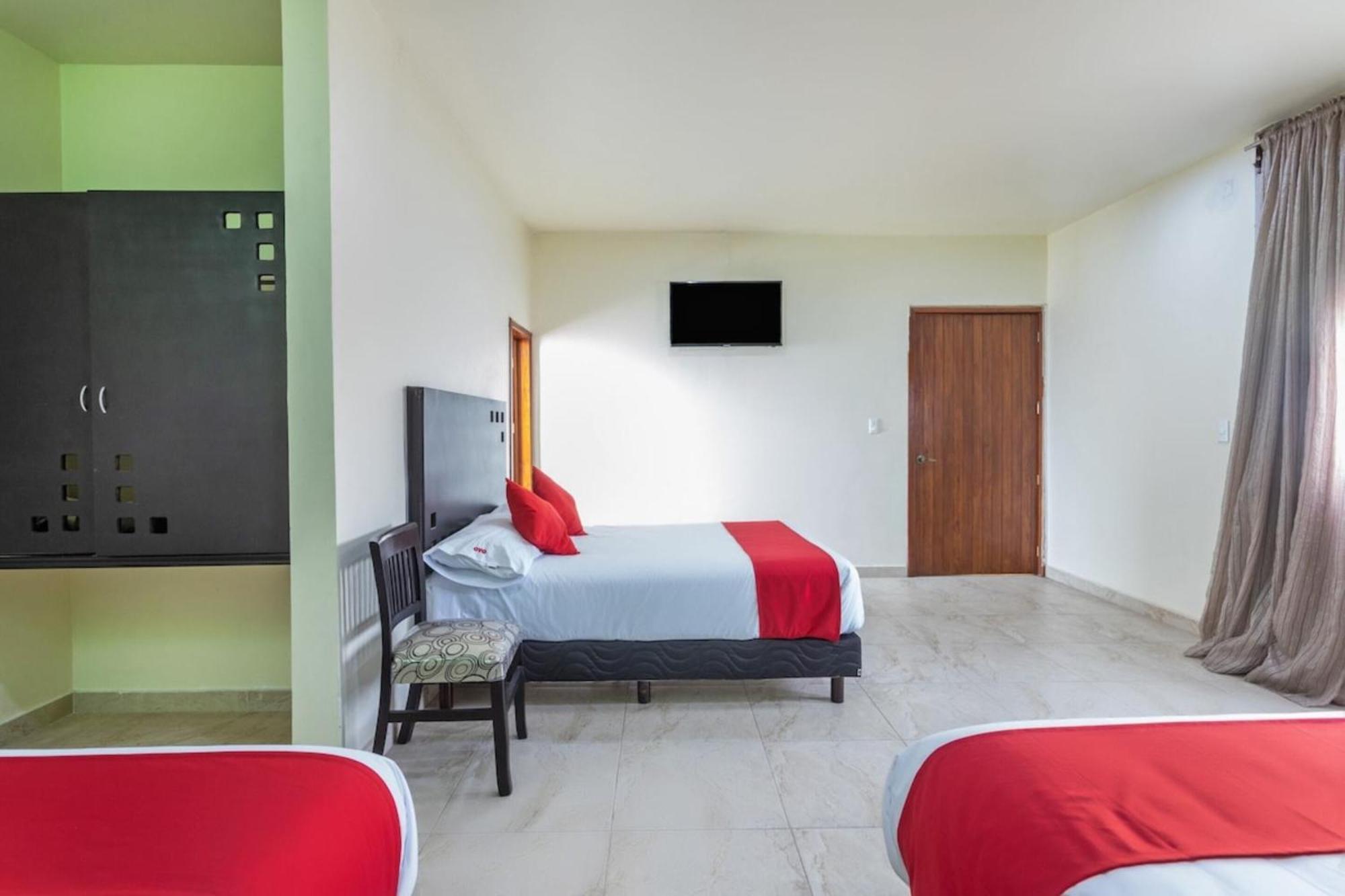 Oyo Hotel Emperadores Inn, Атліско Екстер'єр фото