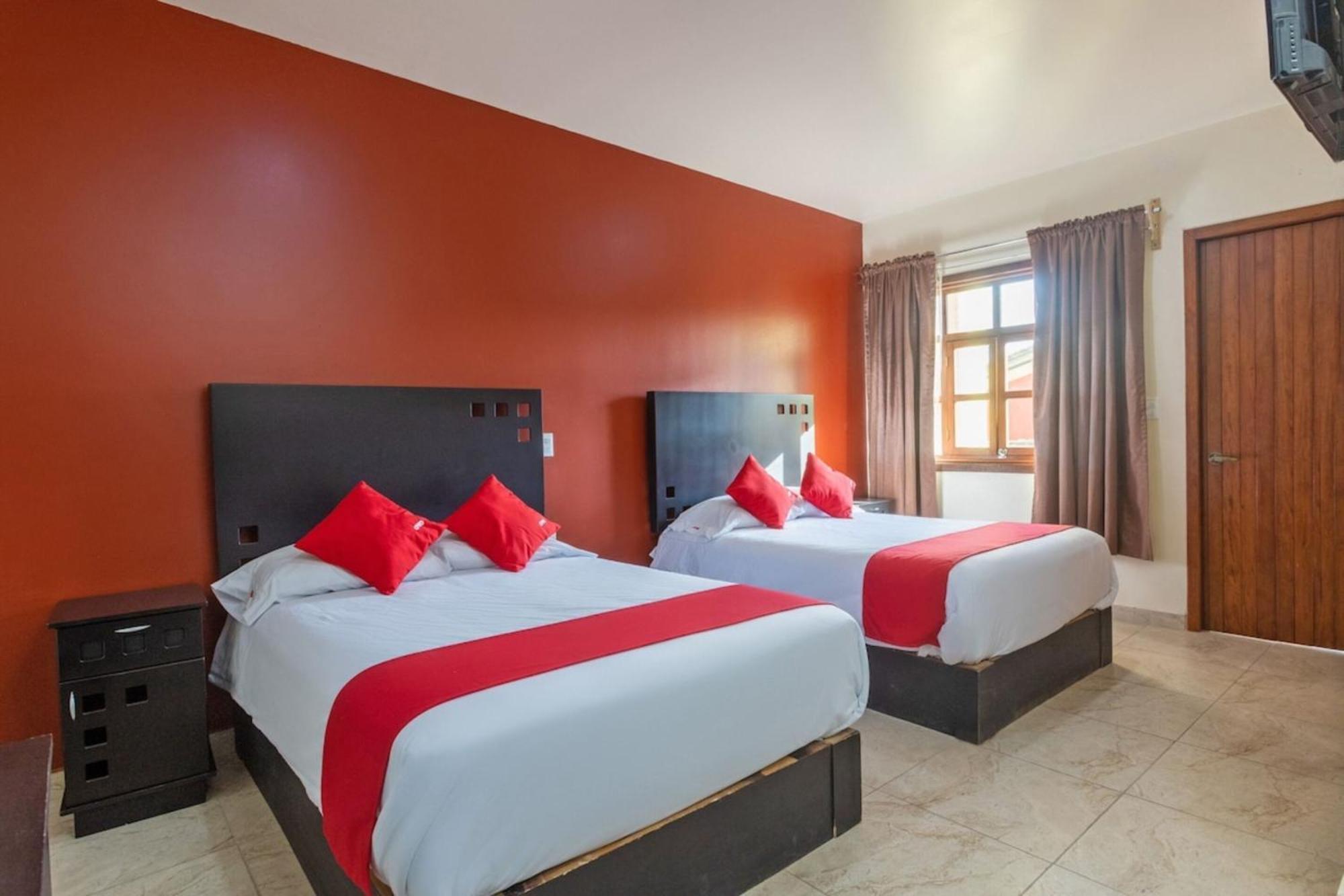 Oyo Hotel Emperadores Inn, Атліско Екстер'єр фото