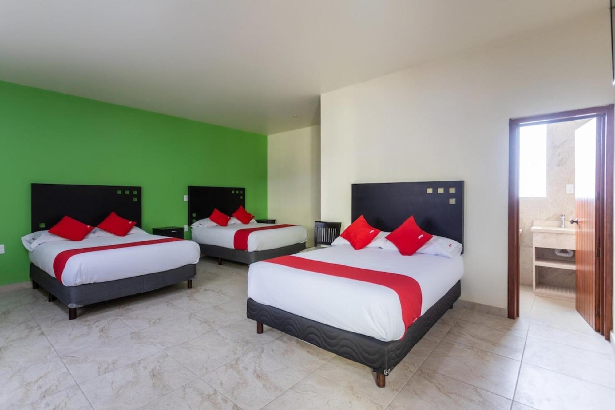 Oyo Hotel Emperadores Inn, Атліско Екстер'єр фото