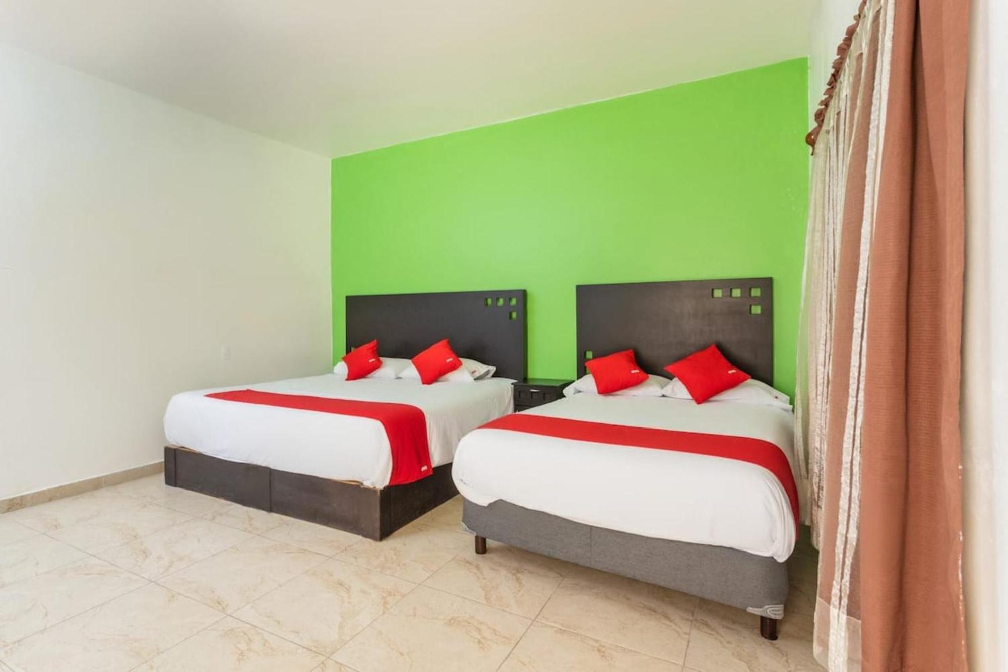 Oyo Hotel Emperadores Inn, Атліско Екстер'єр фото