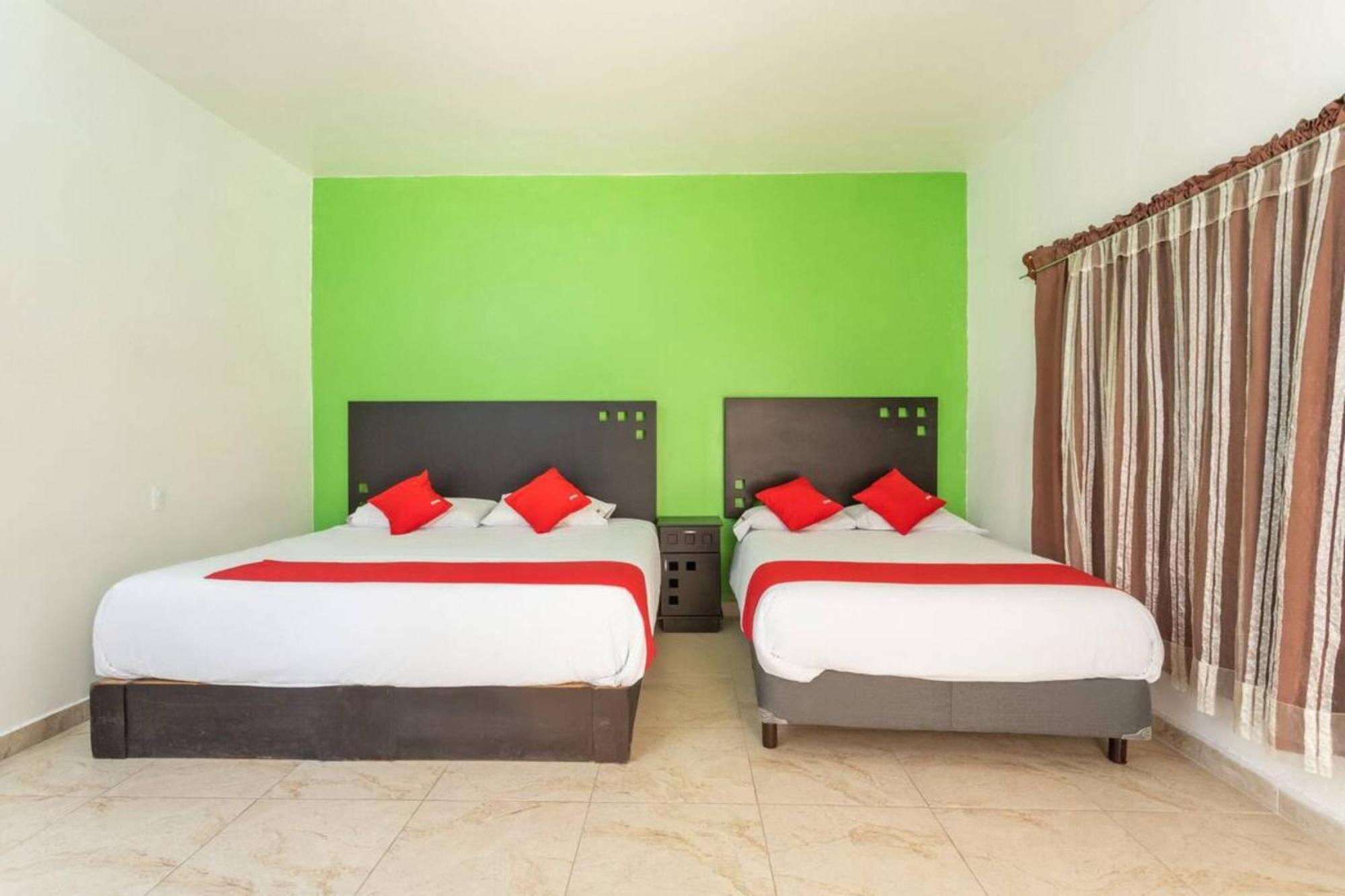 Oyo Hotel Emperadores Inn, Атліско Екстер'єр фото
