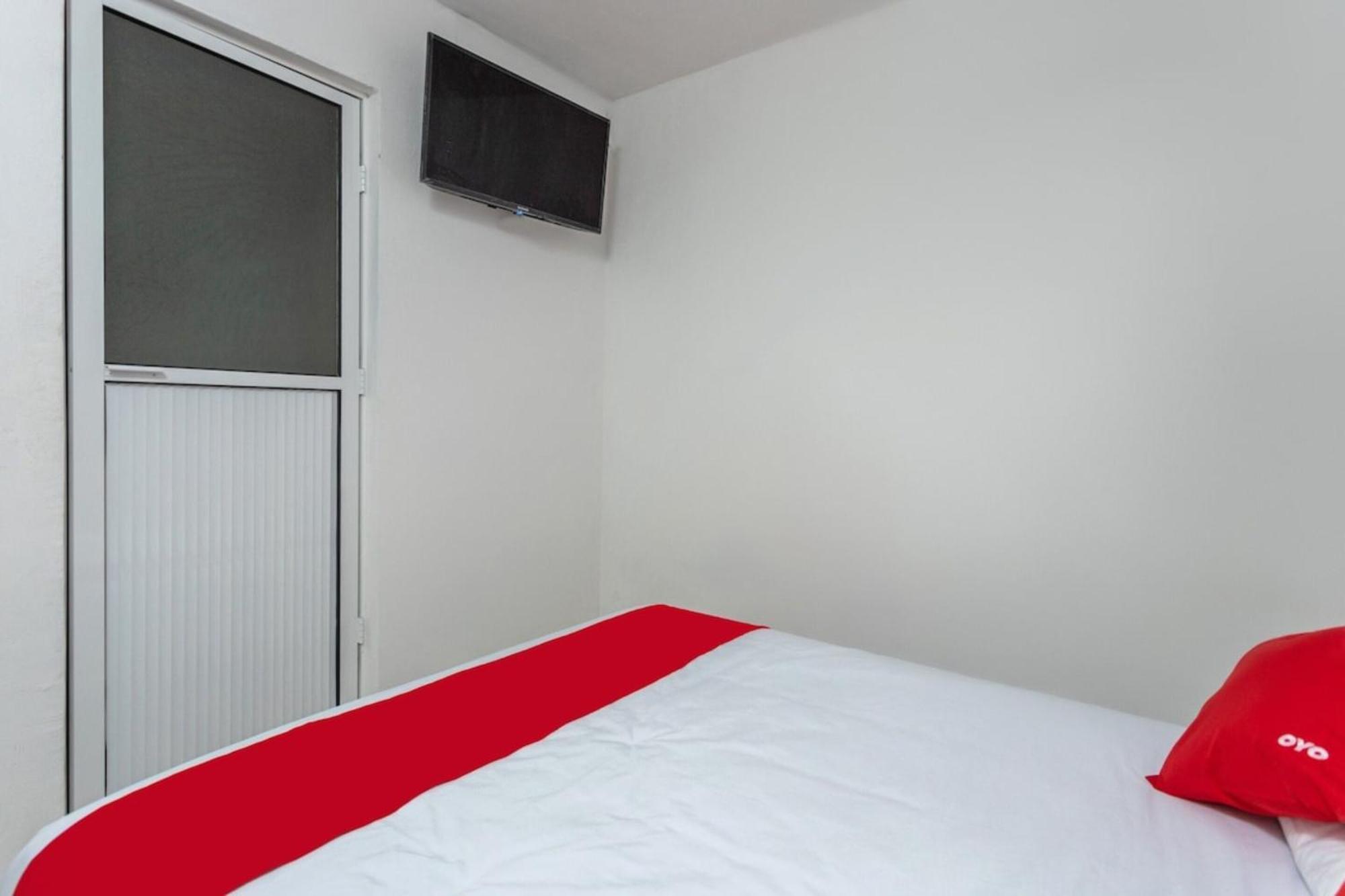 Oyo Hotel Emperadores Inn, Атліско Екстер'єр фото
