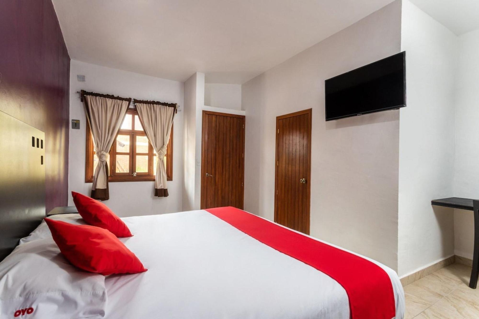 Oyo Hotel Emperadores Inn, Атліско Екстер'єр фото