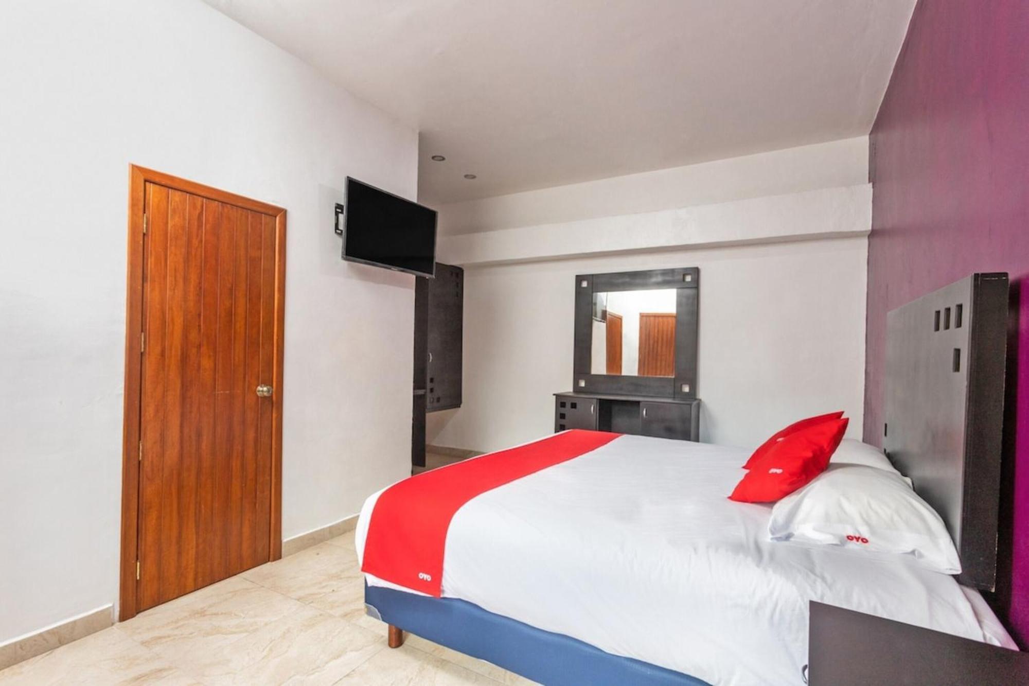 Oyo Hotel Emperadores Inn, Атліско Екстер'єр фото