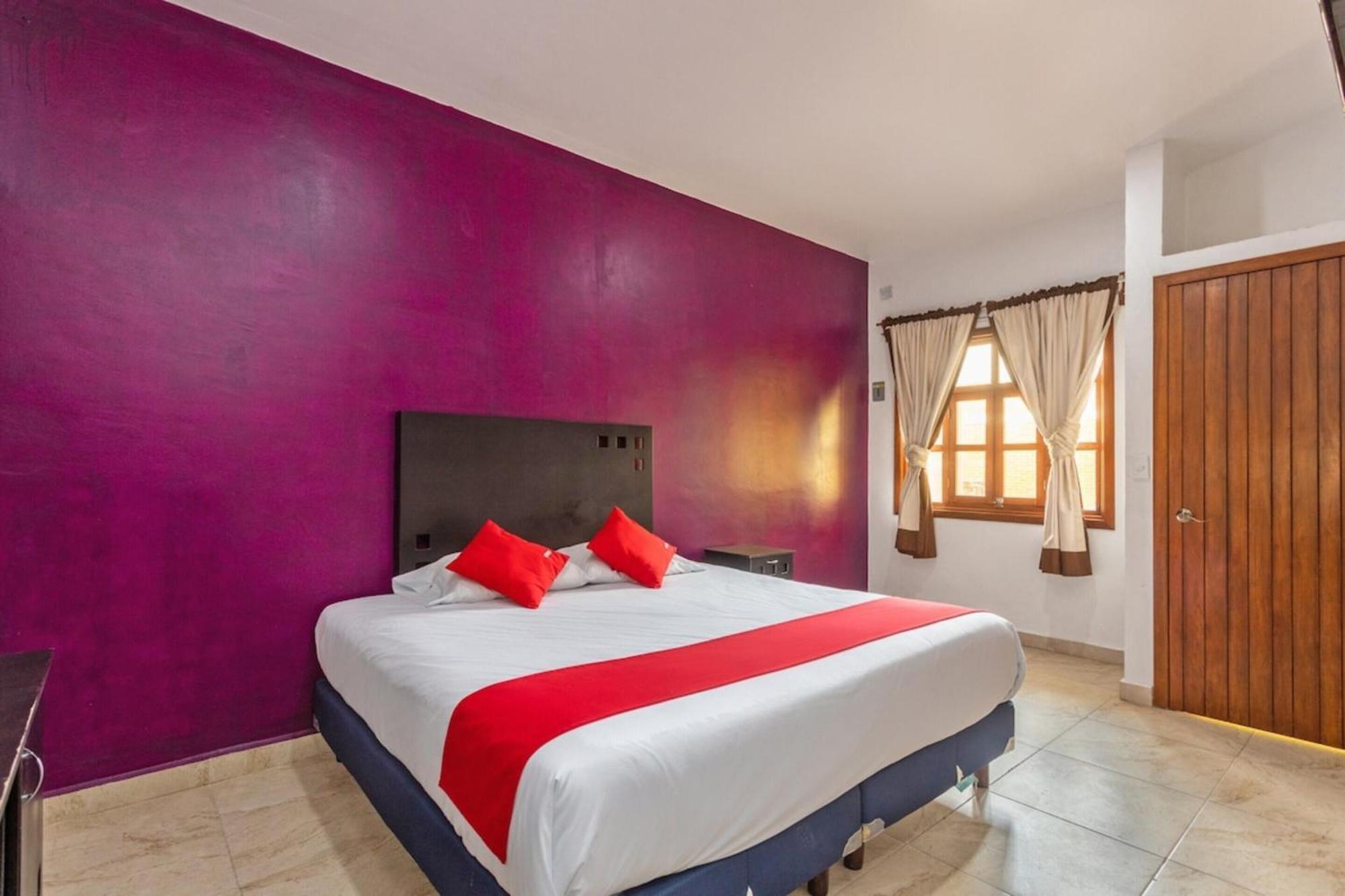Oyo Hotel Emperadores Inn, Атліско Екстер'єр фото