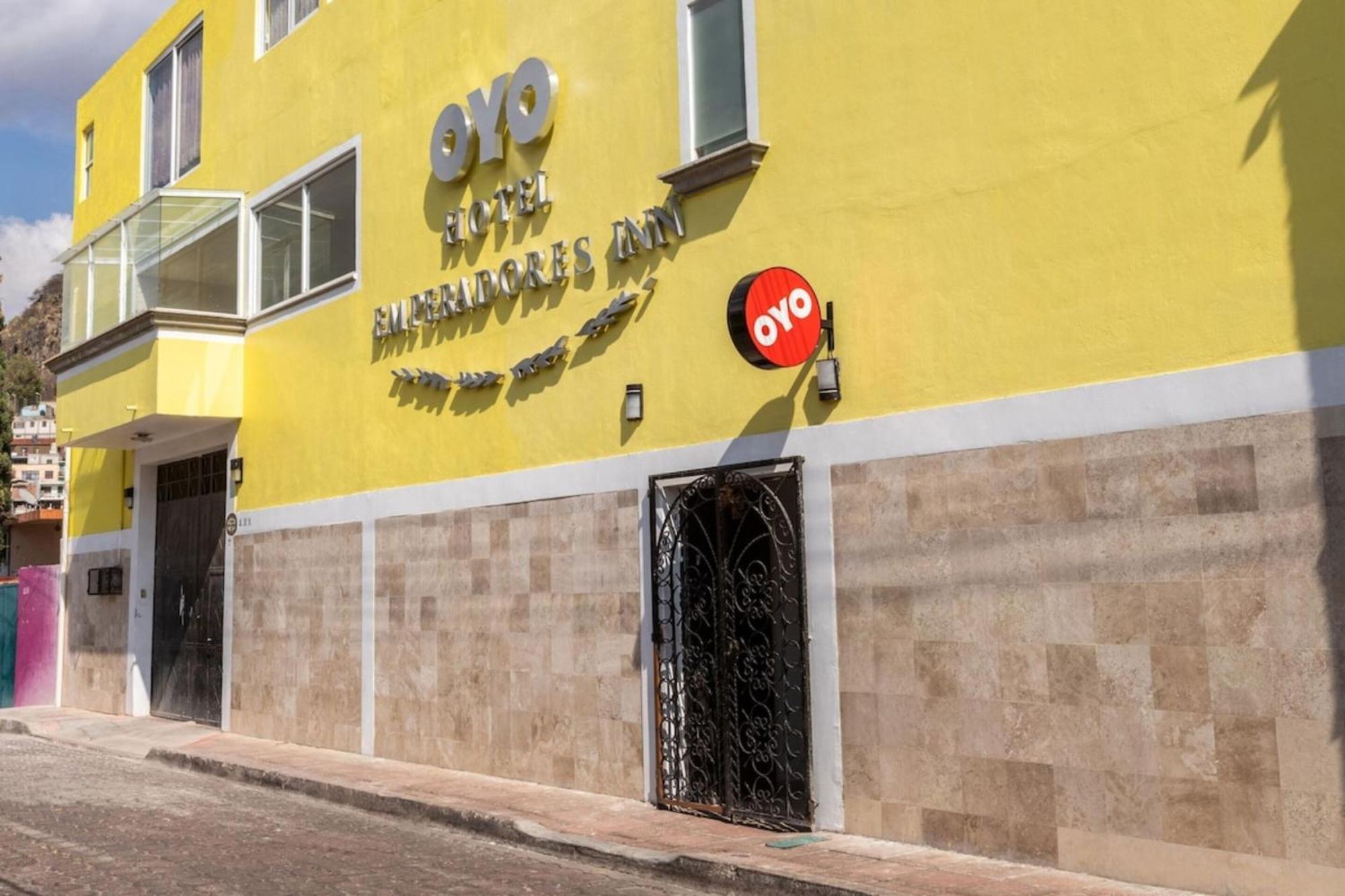 Oyo Hotel Emperadores Inn, Атліско Екстер'єр фото